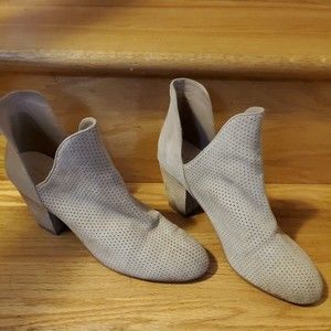COLE HAAN Shiloh Closed Toe Suede Sand Tan Booties Size 9